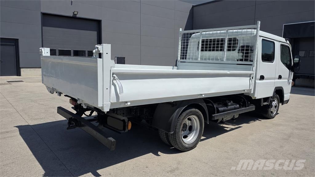 Mitsubishi Fuso com Cabine Dupla e Báscula - 2014 Cabinas