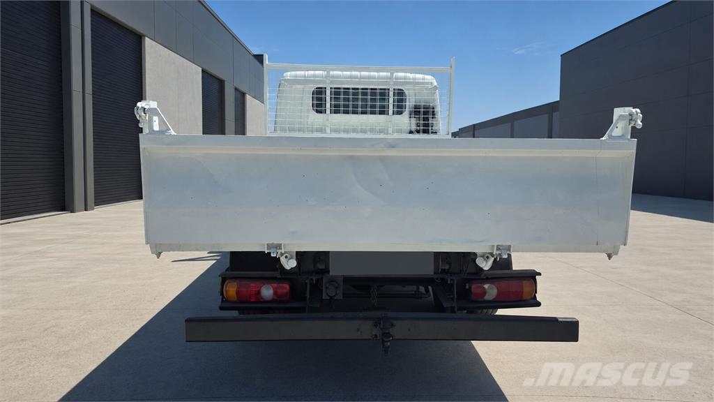 Mitsubishi Fuso com Cabine Dupla e Báscula - 2014 Cabinas