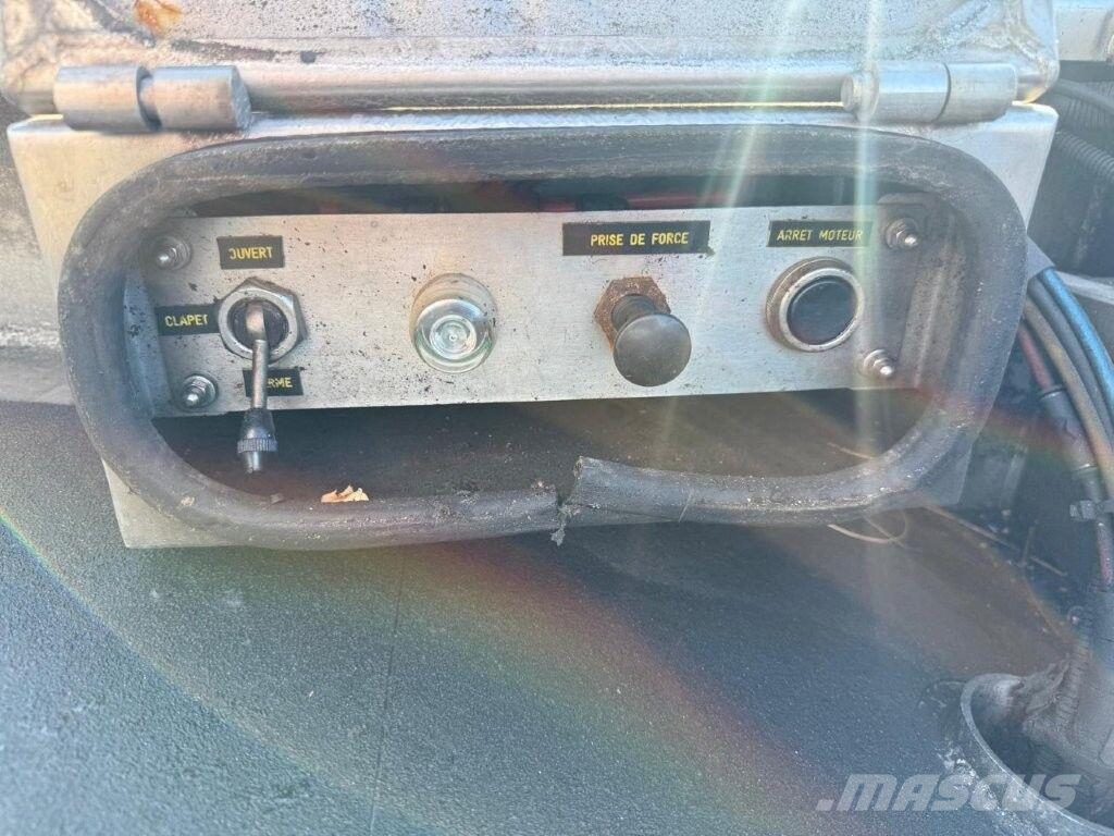 Renault Camião Cisterna Autonomo - 12 500lts com motobomba Camiones cisternas