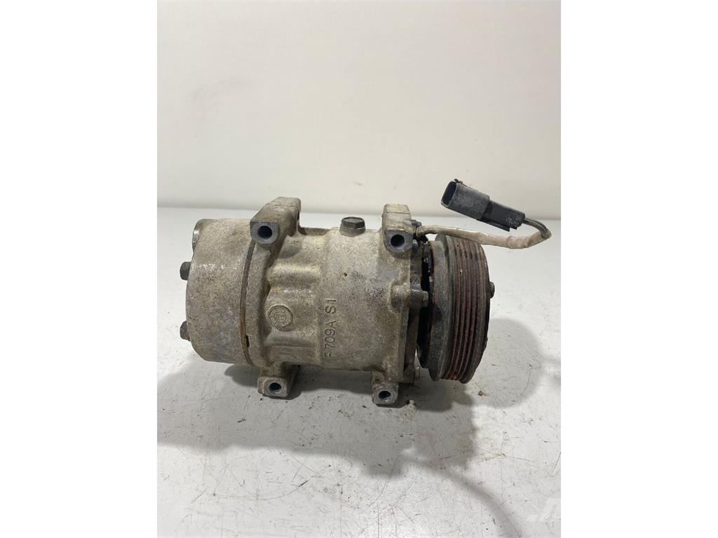 Renault Premium / DCI11 Compressor de Ar Condicionado SD7H Transport - drugo