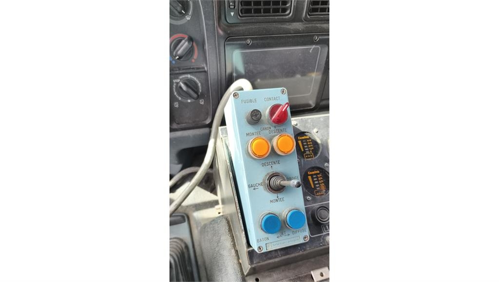 Renault VFCI / Kerax Veiculo Florestal de Combate a Incend 消防車