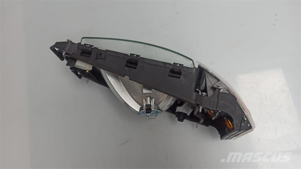 Scania 94 Farol Principal Esquerdo 94 Otros componentes