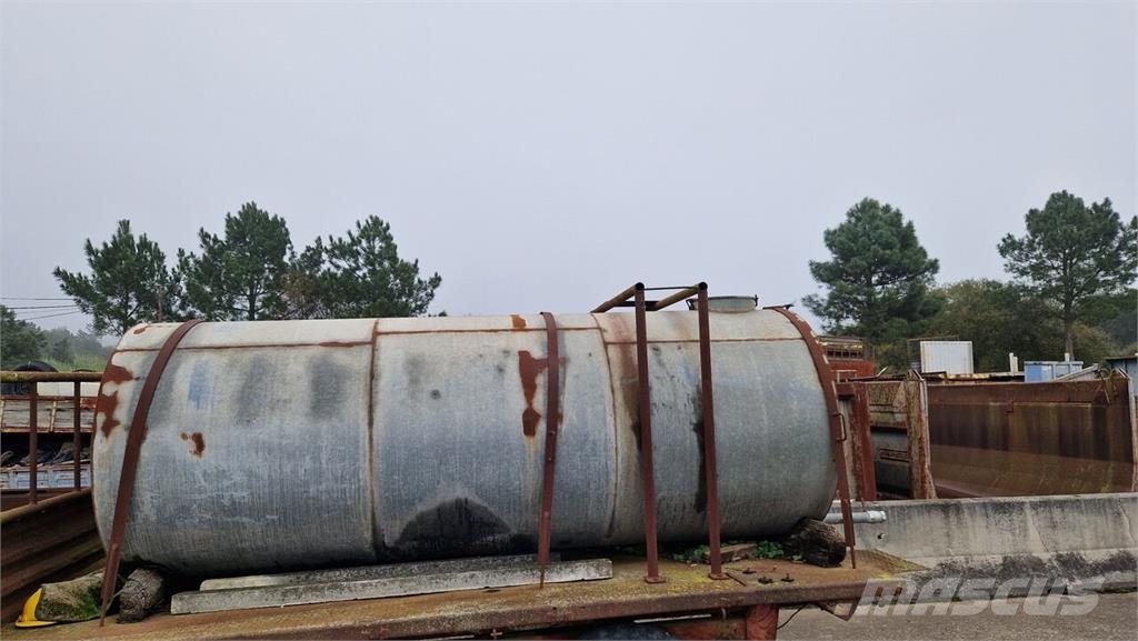 tank transport - tank trailer - water tank trailer Tankwagen