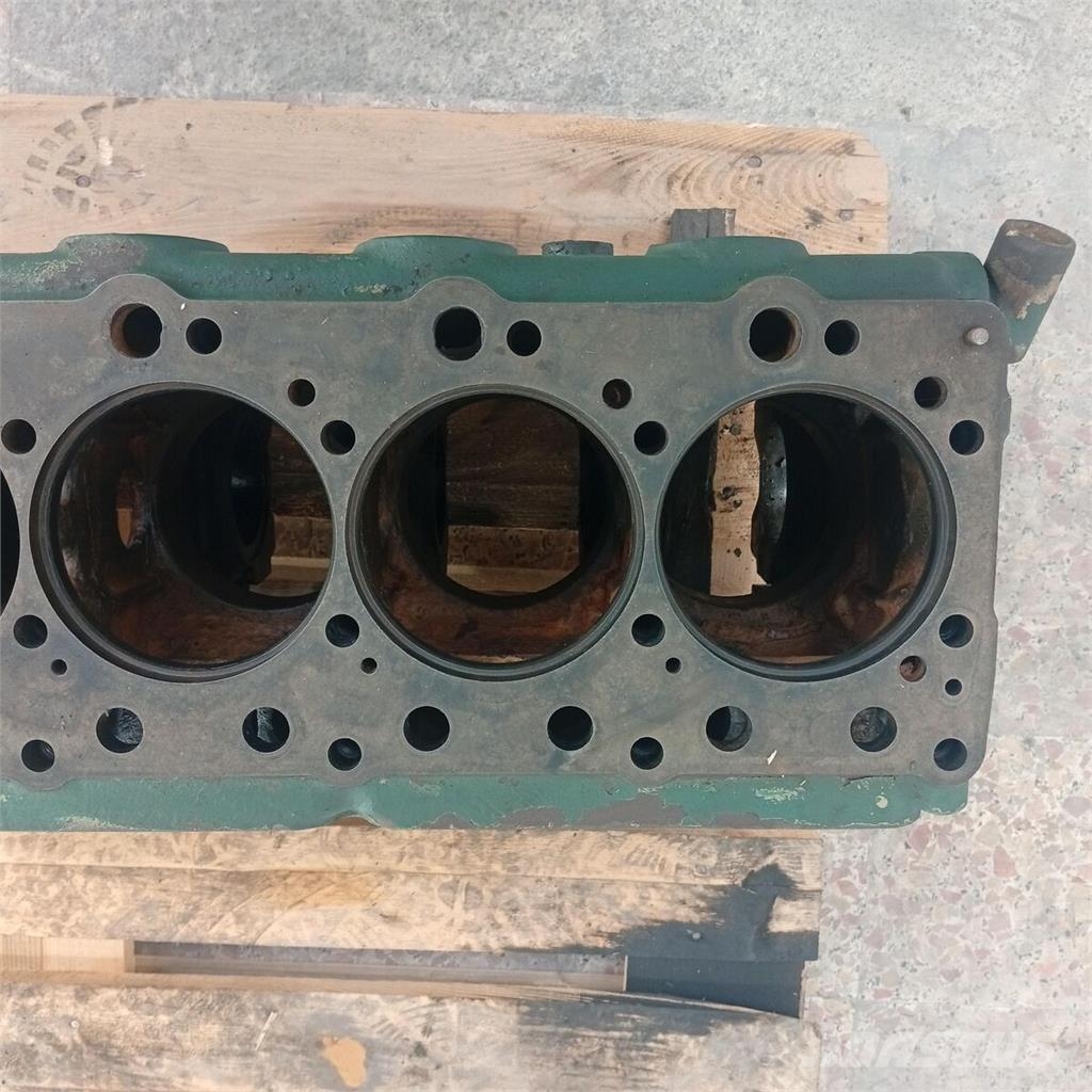 Volvo spare part - engine parts - cylinder block Motory
