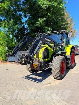 CLAAS ARION 520 Tractoren