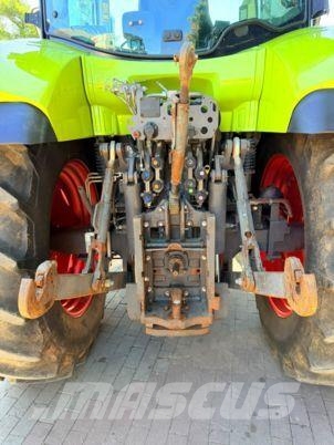 CLAAS ARION 520 Tractoren