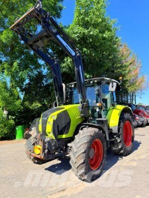 CLAAS ARION 520 Tractoren