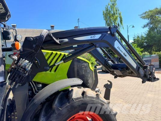 CLAAS ARION 520 Tractoren