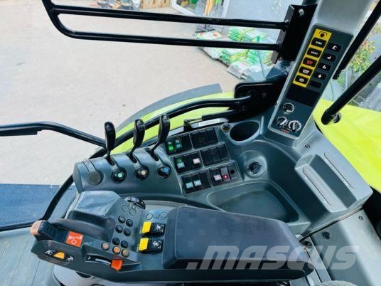 CLAAS ARION 640 Tractors