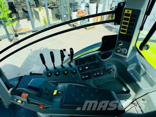 CLAAS AXION 840 Tractoare