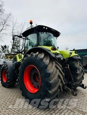 CLAAS AXION 850 Tractoare