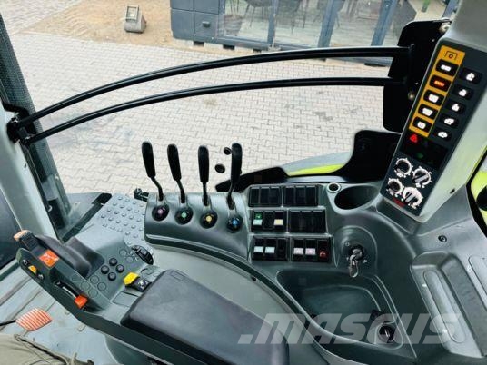 CLAAS AXION 850 Tractoare