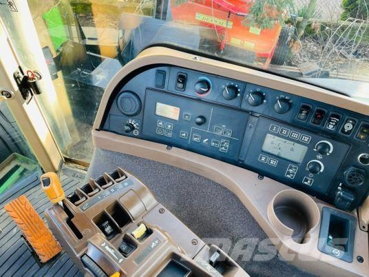 John Deere 8130 الجرارات