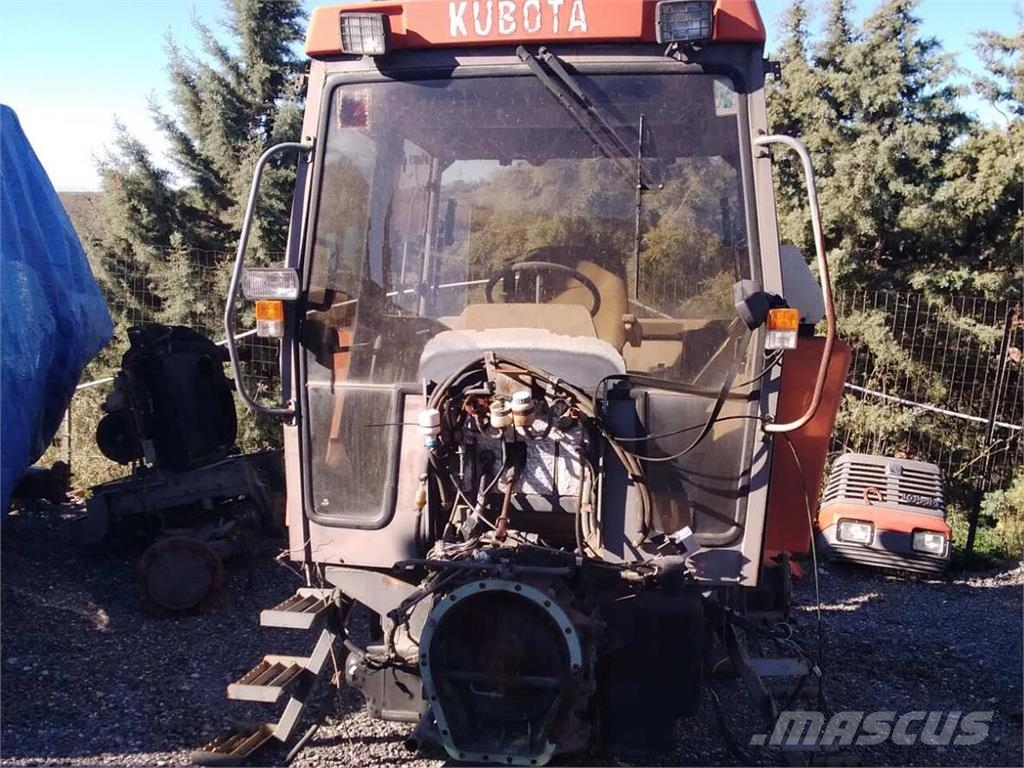 Kubota K1-130 Førerhus og Interiør