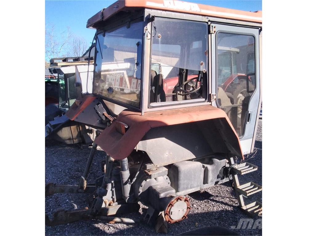 Kubota K1-130 Førerhus og Interiør