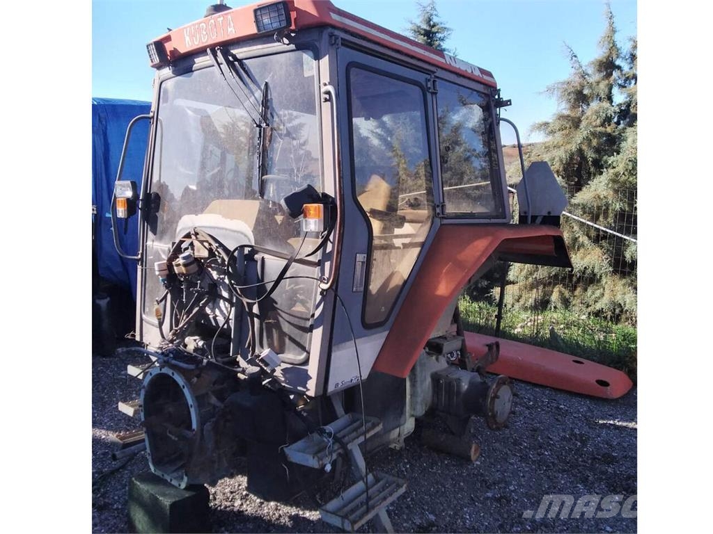 Kubota K1-130 Førerhus og Interiør