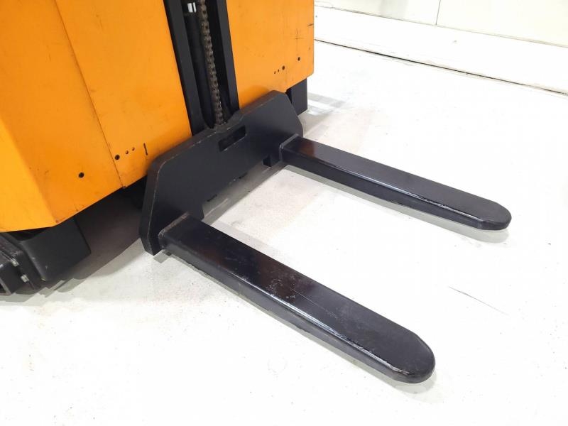 BT OP1000HSE Medium lift order pickers