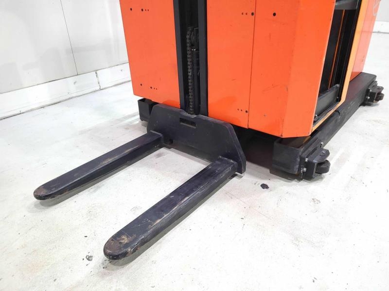 BT OP1000HSE Medium lift order pickers