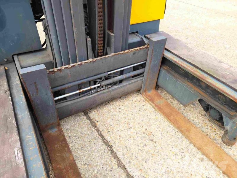 Combilift C3000 GAS 4방향 리치트럭