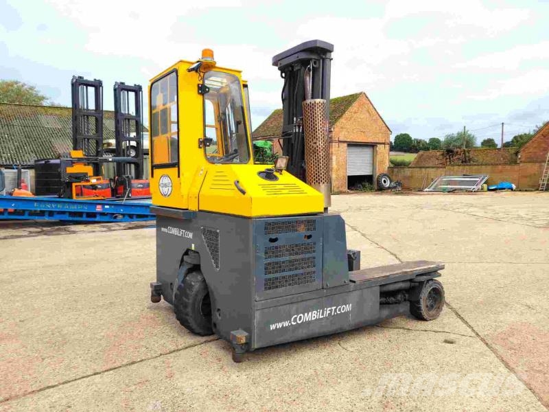 Combilift C3000 GAS 4방향 리치트럭