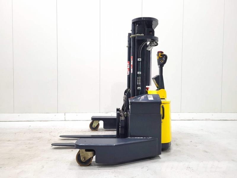 Combilift WR4 Reachstackers