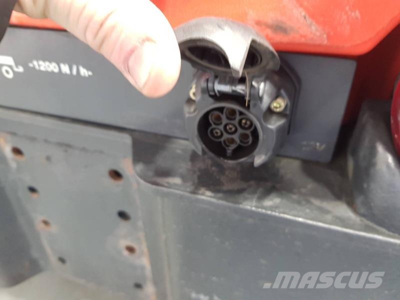 Linde P60 126 Bugsertruck