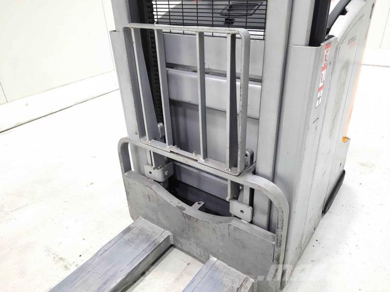 Still EXD20 Platform stackers