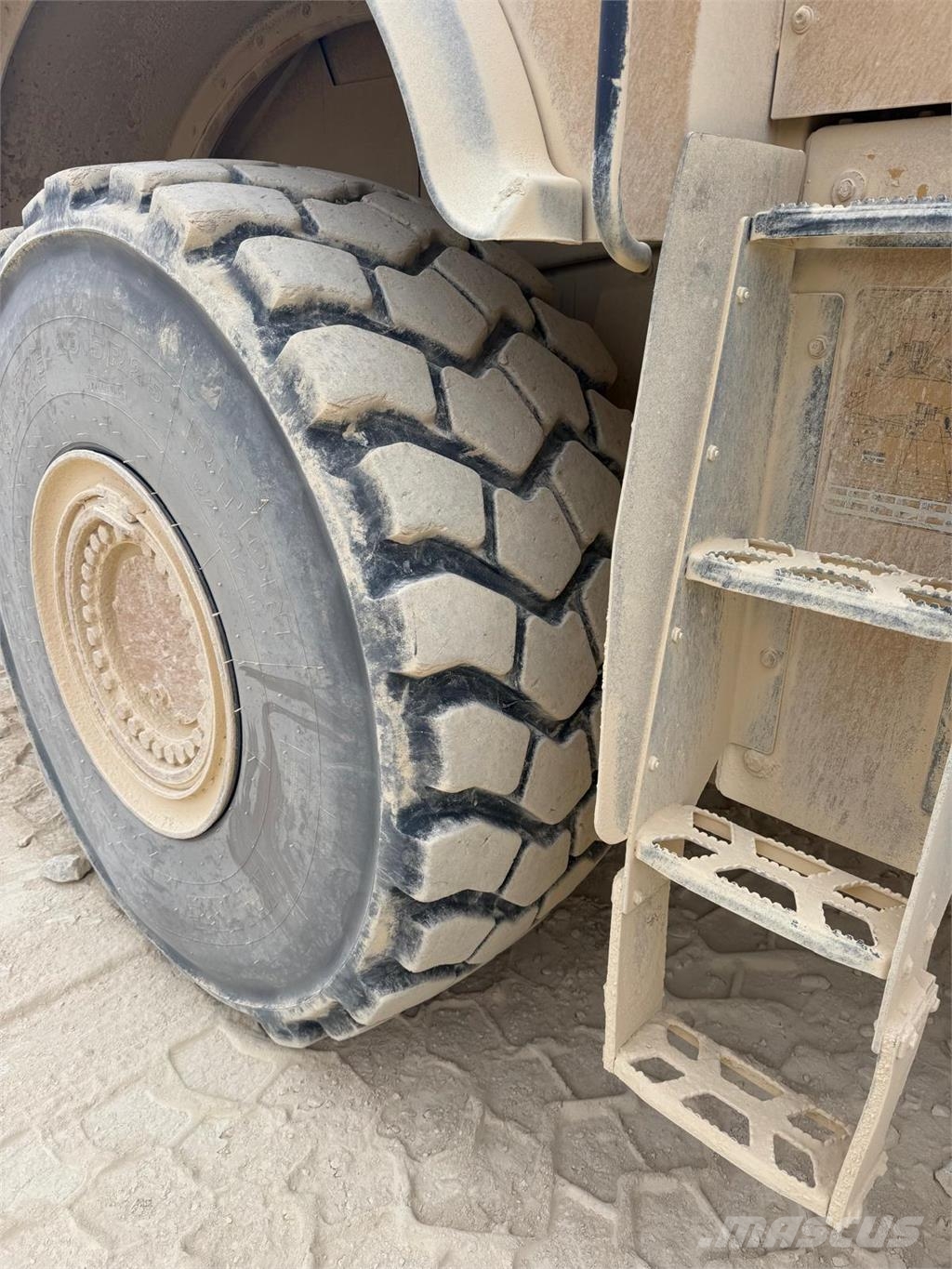 CAT 980M Фронтальні навантажувачі
