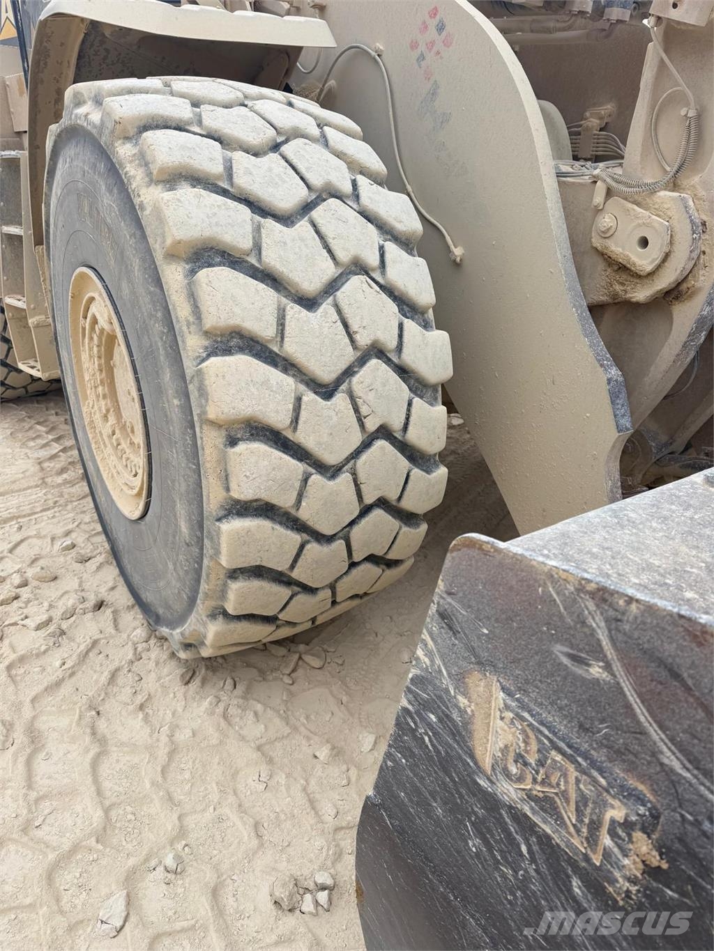 CAT 980M Фронтальні навантажувачі