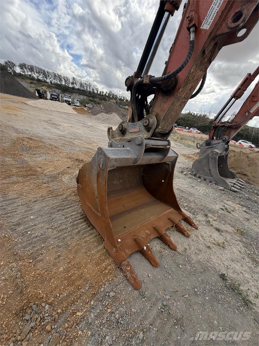 Hitachi ZX225-5 Crawler excavators