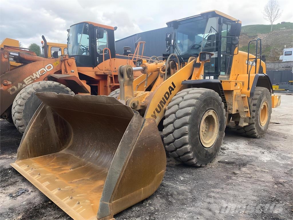 Hyundai HL965 لوادر بعجل