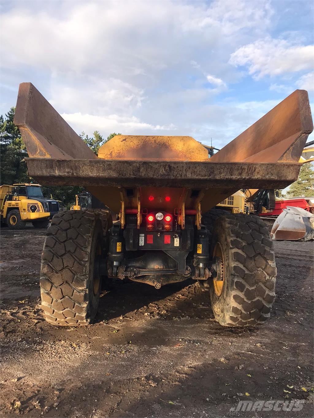 Komatsu HM300-5 Articulated Haulers