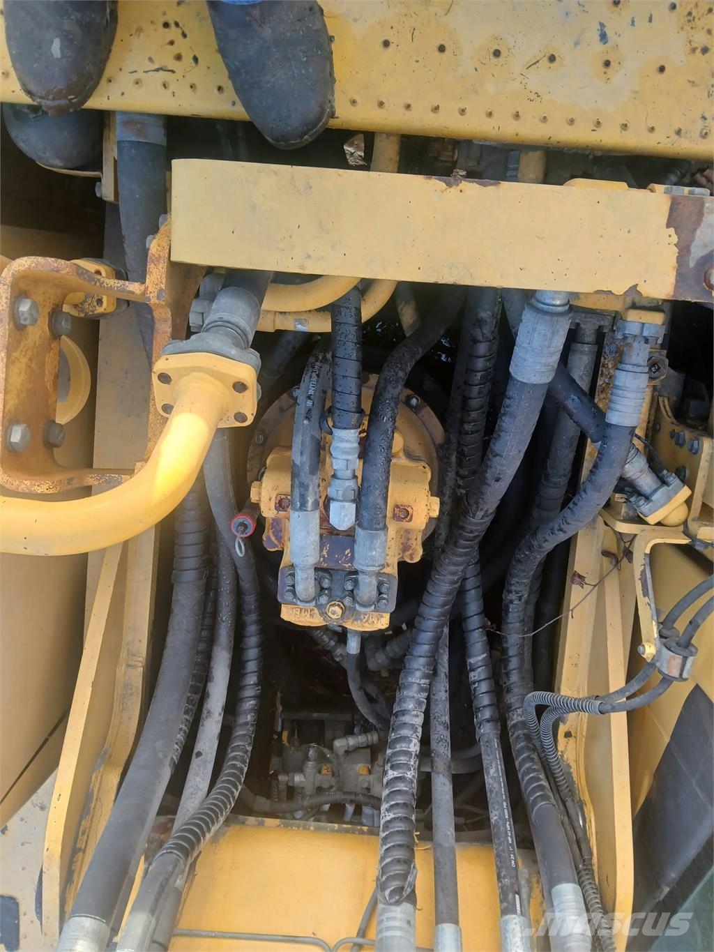 Komatsu PC350LC-8 Lánctalpas kotrók