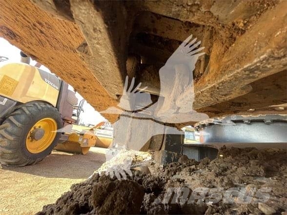 Hitachi ZX250 LC-6N Crawler excavators