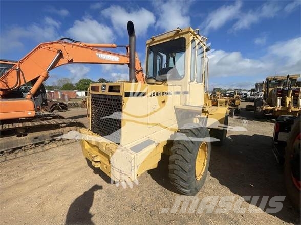 John Deere 344E Incarcator pe pneuri