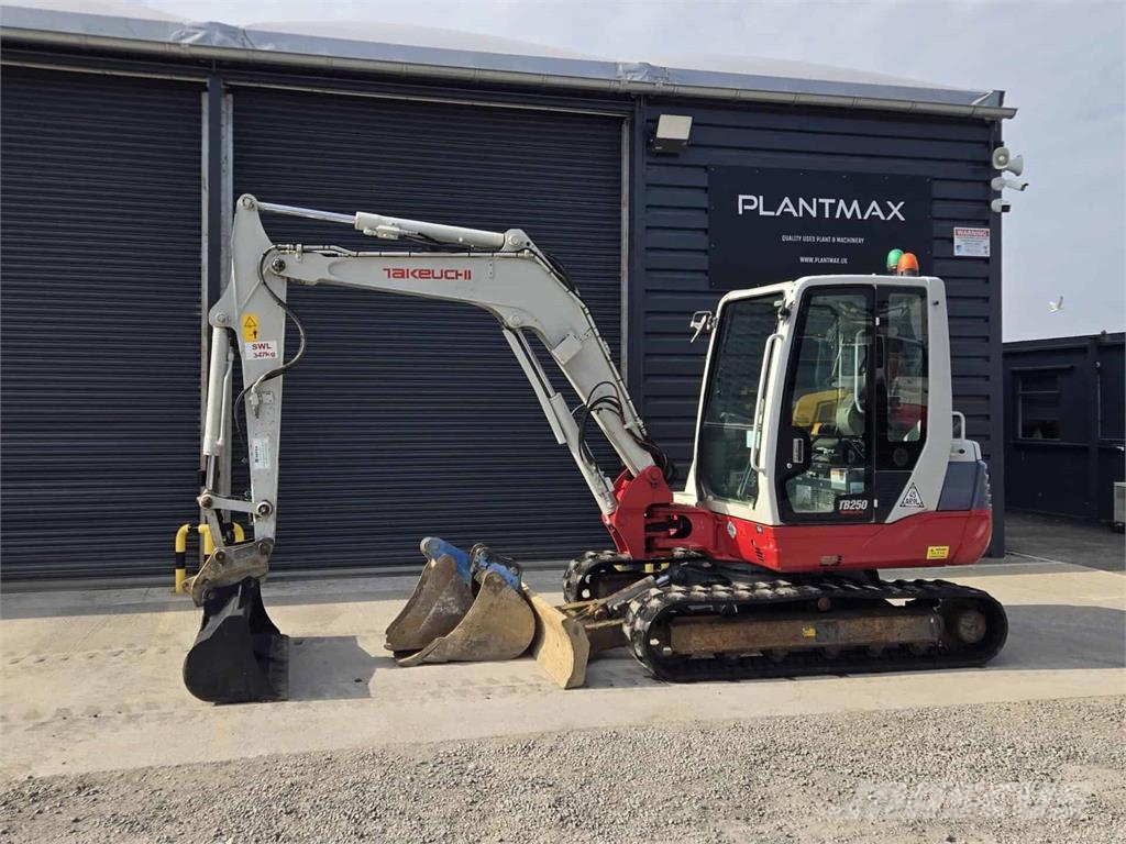 Takeuchi TB250 Средни екскаватори 7т - 12т