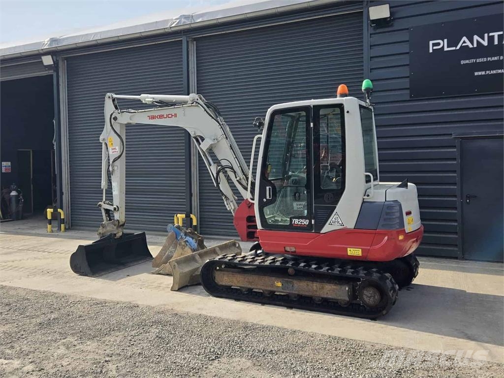 Takeuchi TB250 Средни екскаватори 7т - 12т