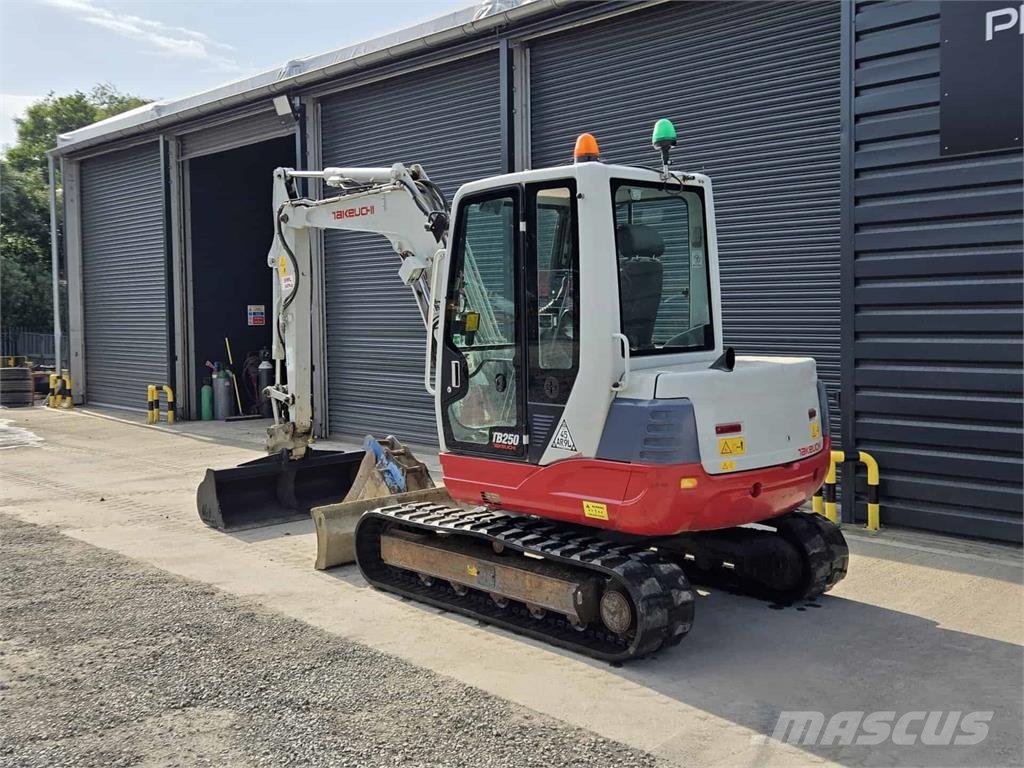 Takeuchi TB250 Средни екскаватори 7т - 12т