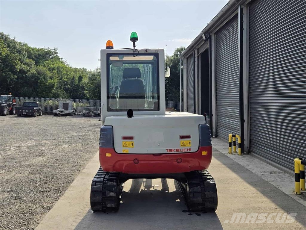 Takeuchi TB250 Средни екскаватори 7т - 12т