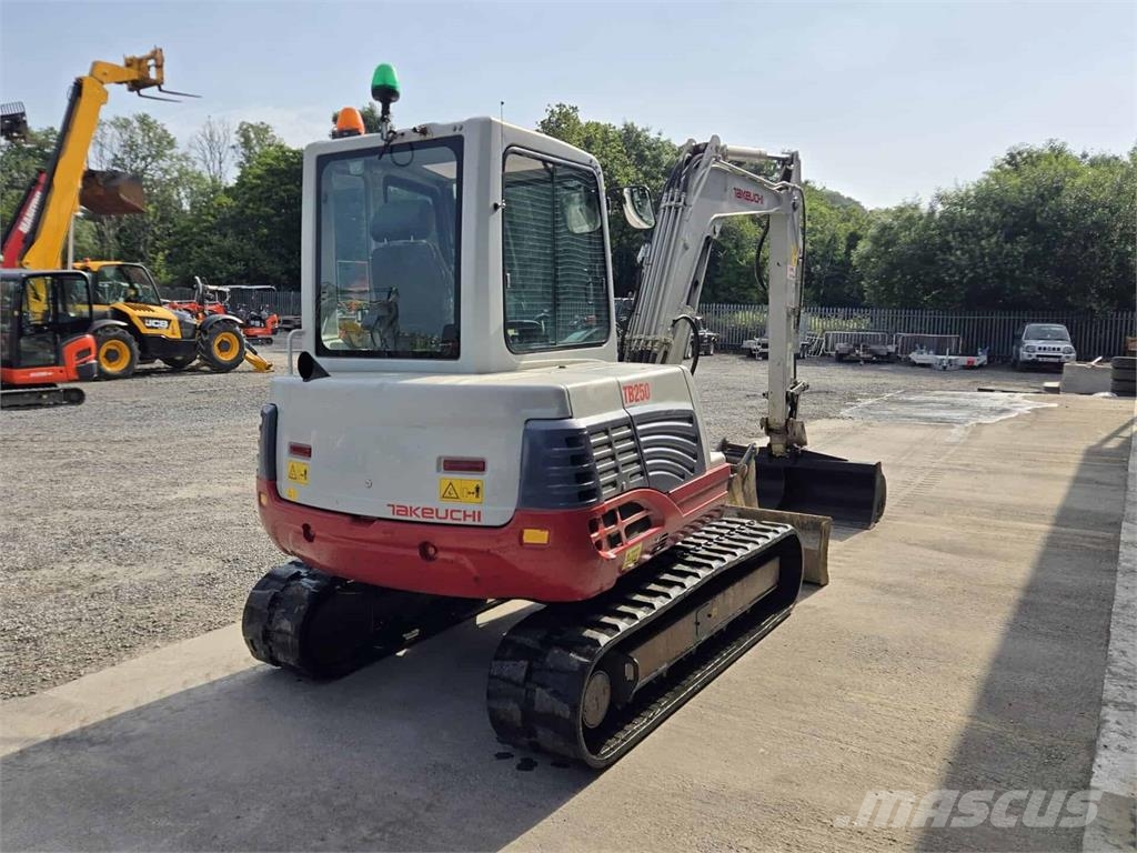 Takeuchi TB250 Средни екскаватори 7т - 12т
