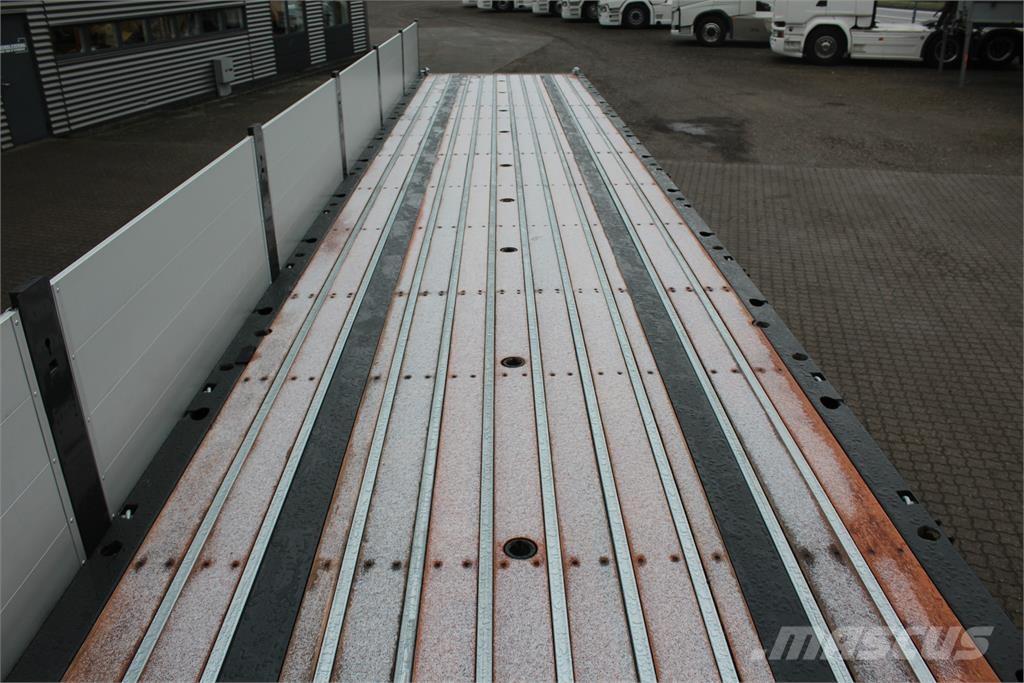 Hangler 13,60 med containerlåse Semi-trailer med lad/flatbed