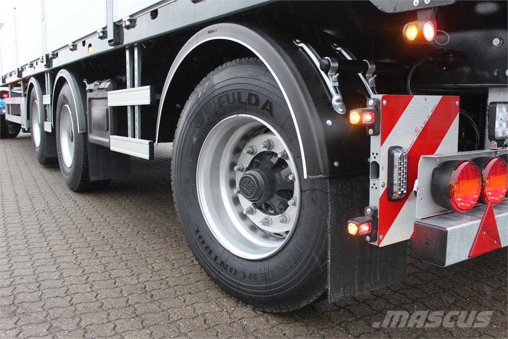 Hangler 13,60 med containerlåse Semi-trailer med lad/flatbed