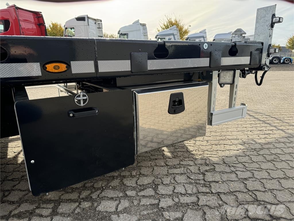 Hangler 3-aks 6,90m maskinkærre + løse ramper DEMO Otros remolques