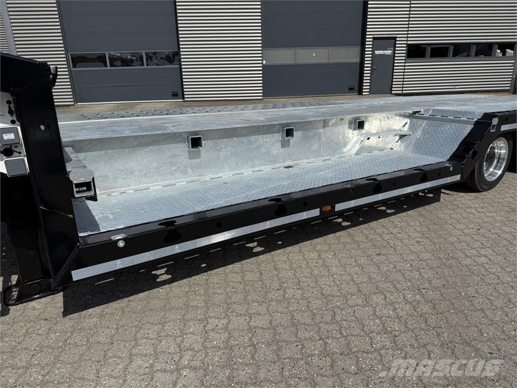 Hangler 3-aks AgroLine maskintrailer med hjulbrønde Diepladers