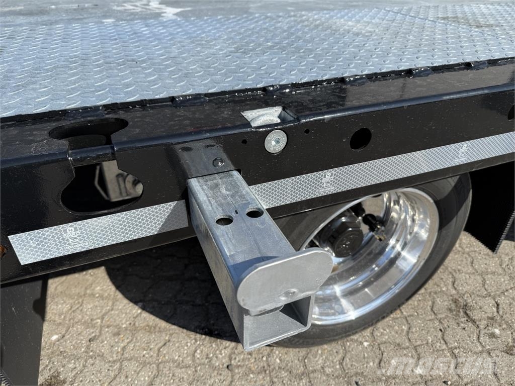 Hangler 3-aks AgroLine maskintrailer med hjulbrønde Diepladers