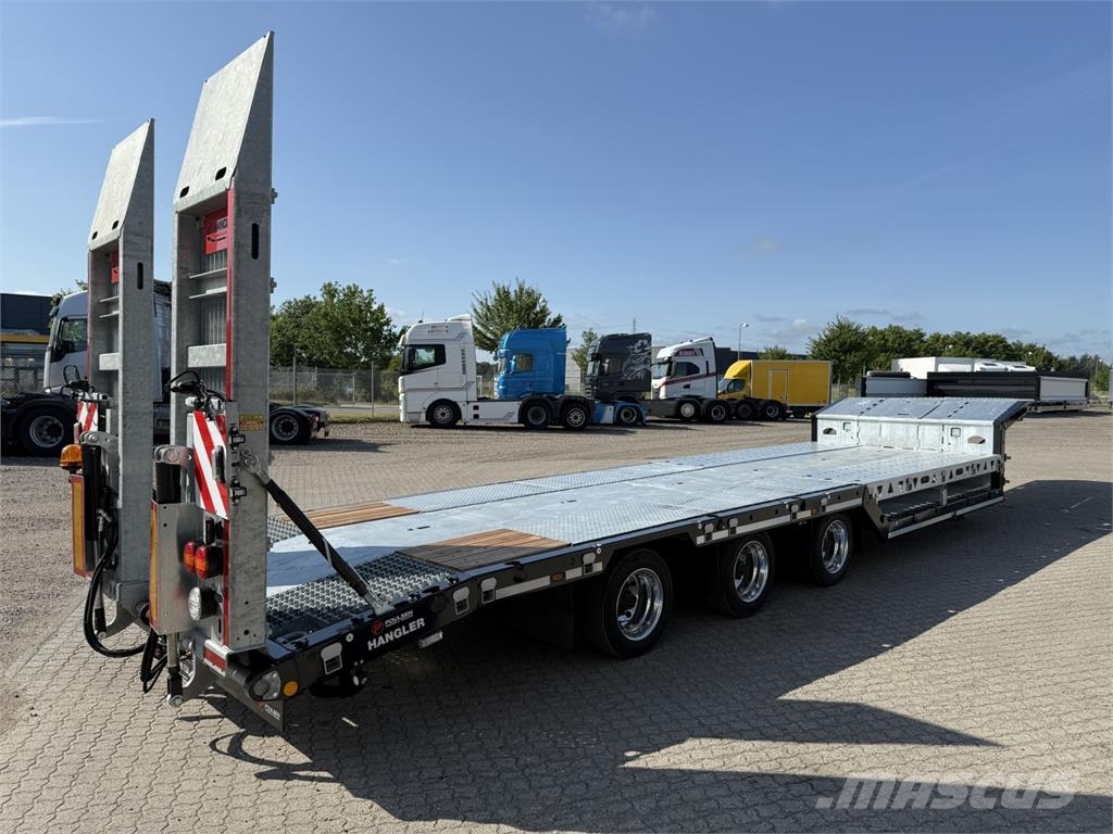 Hangler 3-aks AgroLine maskintrailer med hjulbrønde Diepladers