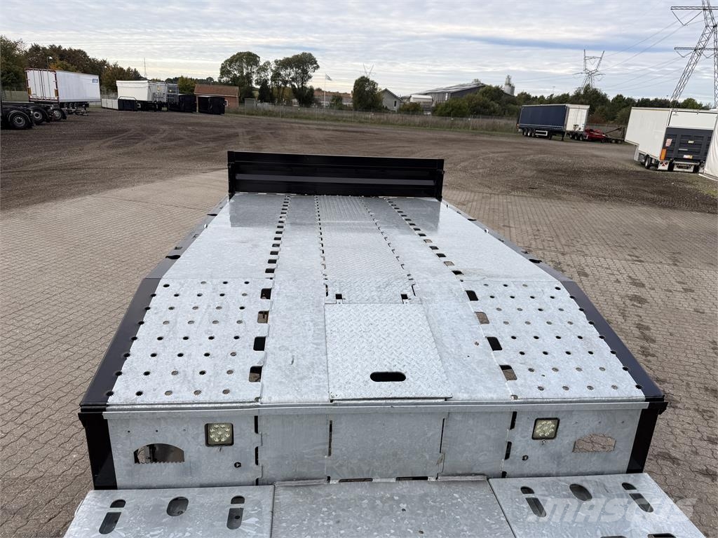 Hangler 3-aks AgroLine maskintrailer med hjulbrønde Poluprikolice labudice