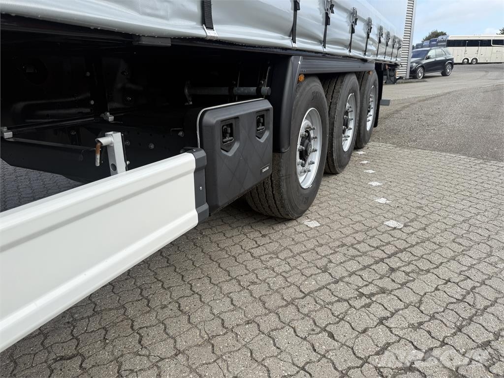 Kässbohrer 3-aks gardintrailer med truckbeslag Curtain sider semi-trailers