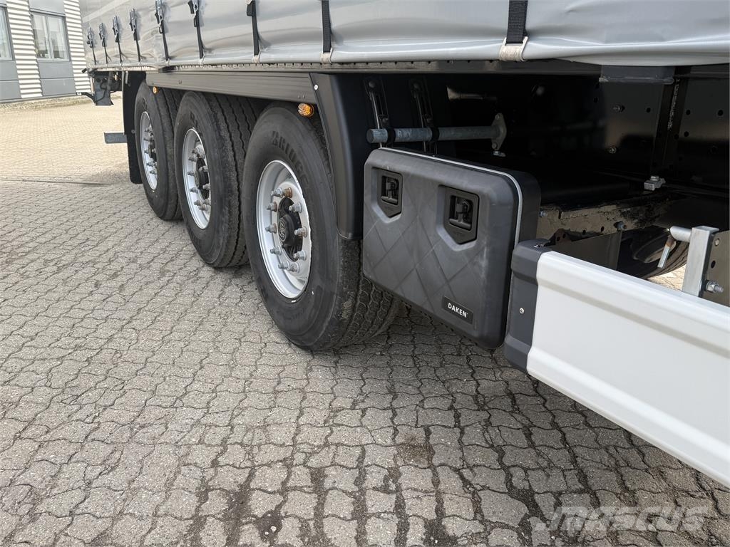 Kässbohrer 3-aks gardintrailer med truckbeslag Curtain sider semi-trailers