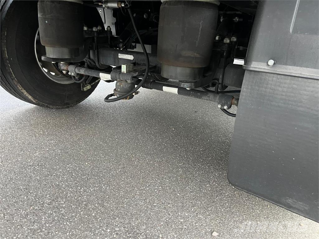 Kässbohrer 4-aks åben ligeud med truckbeslag Poluprikolice sa otvorenim sandukom